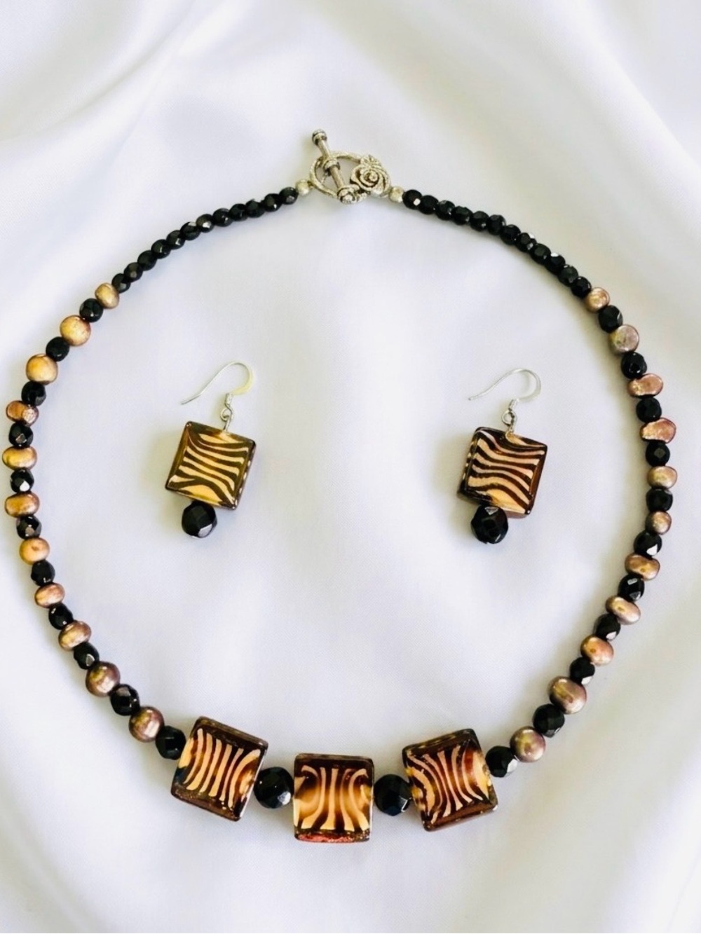 Art Glass and Freshwater Pearl Beaded 16” Necklace & Earring Set Zebra Swirl